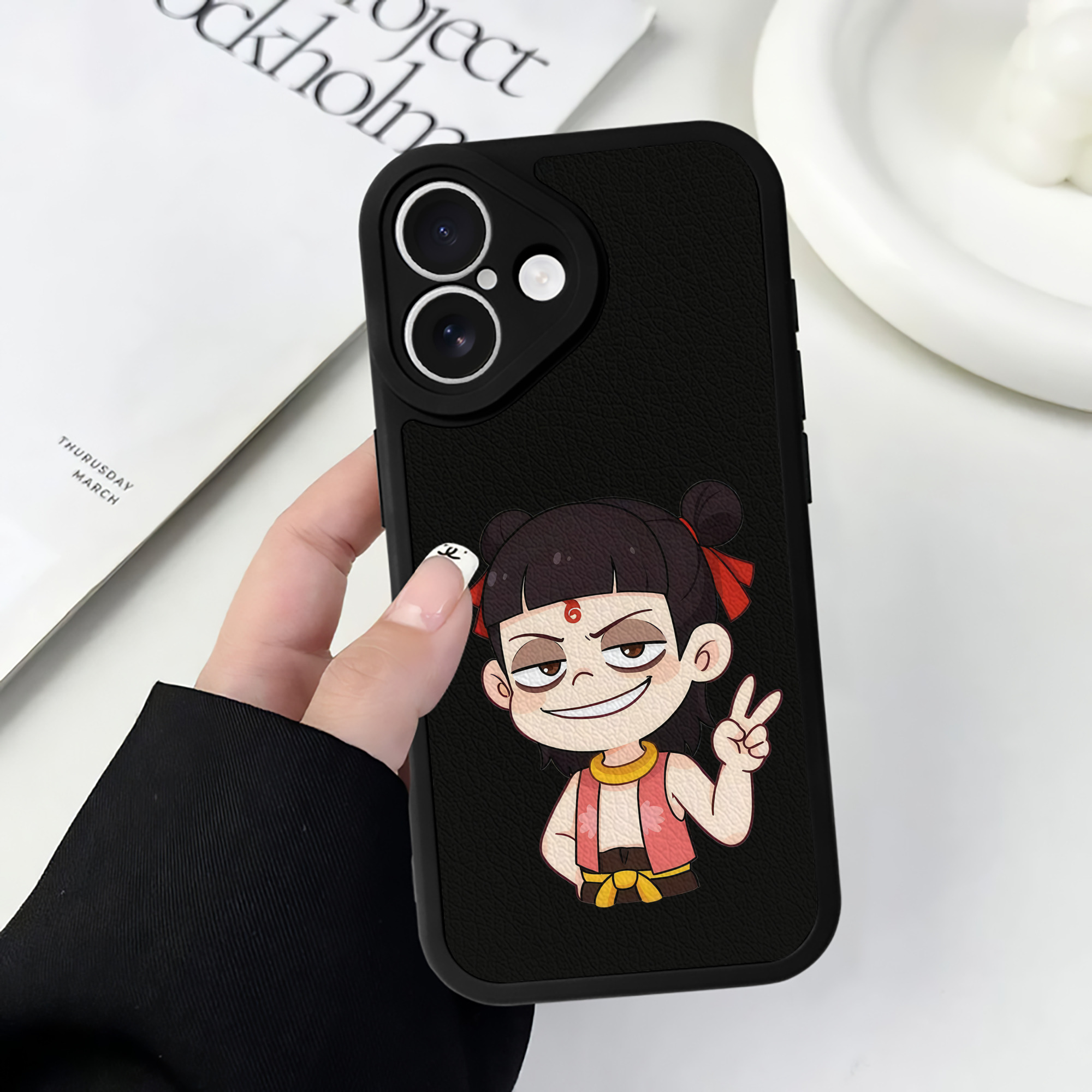 （画像用） Ne Zha 2 ナタ 魔童の大暴れ 【iPhone 16シリーズ対応】シリコンスマホケース（レザー調） 材質：シリコン